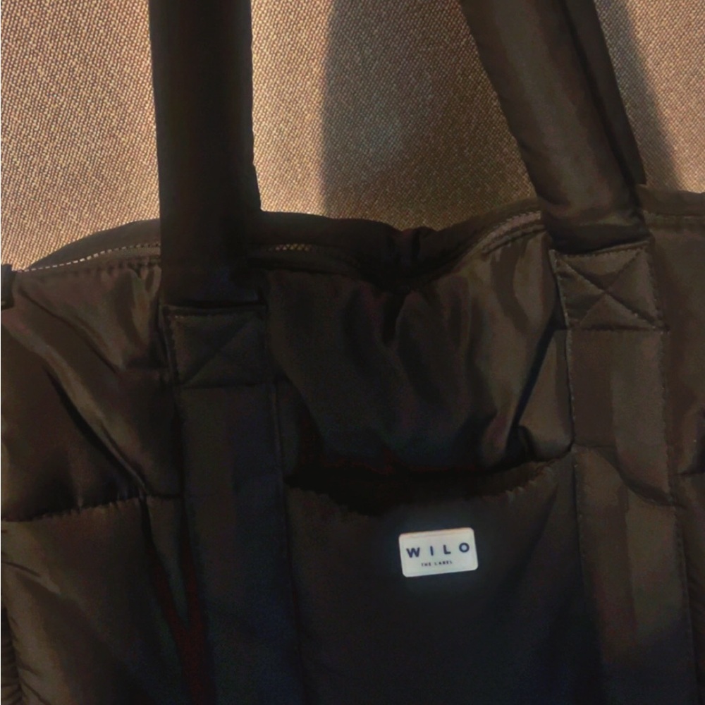 Wilo Women's Black Travel Bag NWOT